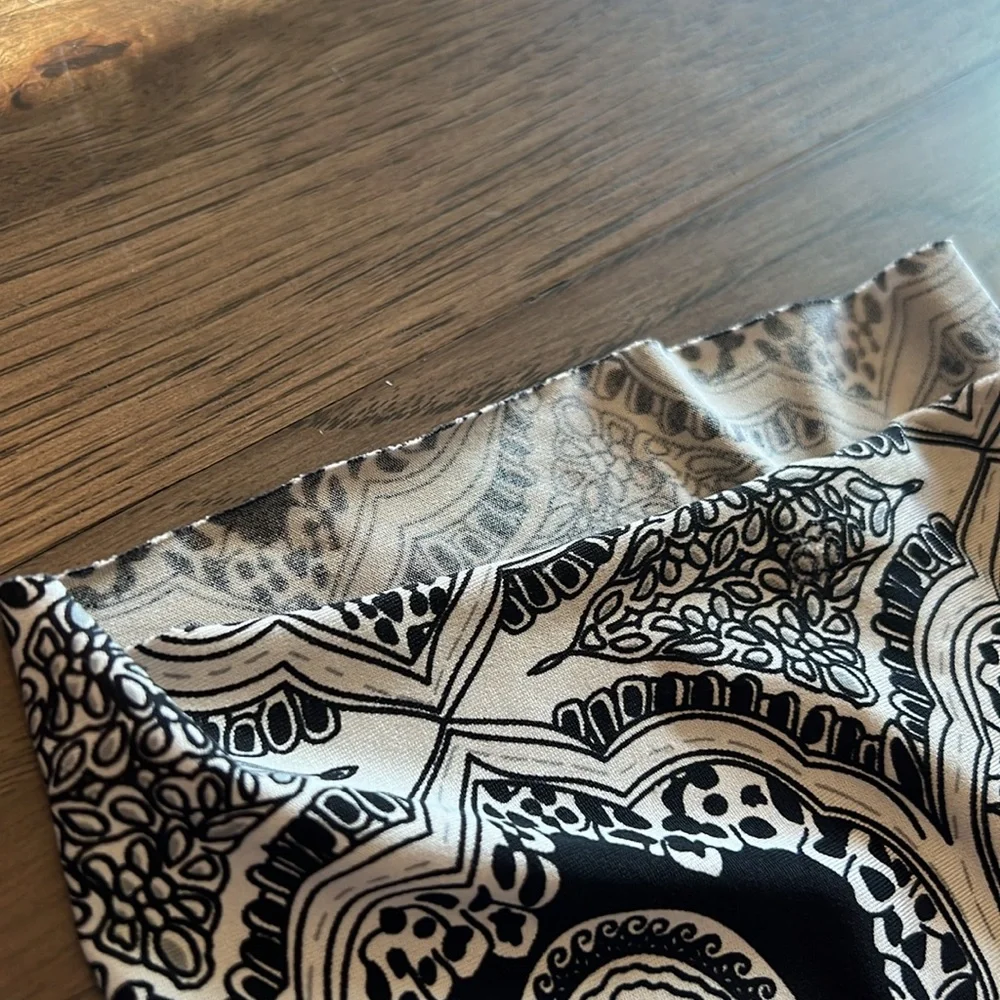 Women's Black and White Patterned Pants Medium